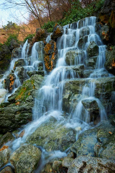 Piccola cascata cascata — Foto Stock
