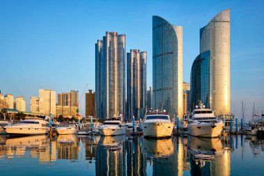 Busan marina ile Yatlar günbatımı, Güney Kore