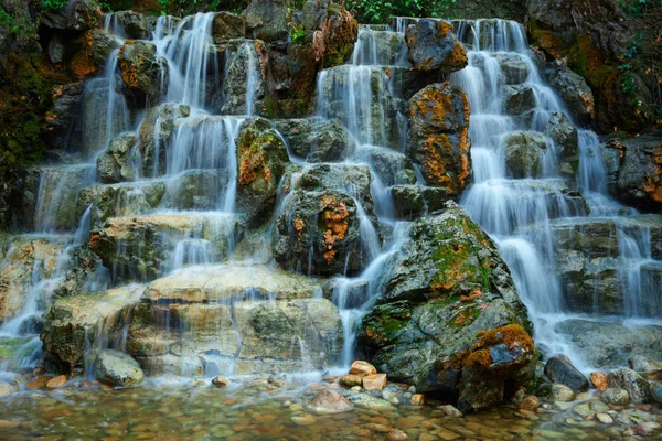 Litet vattenfall cascade — Stockfoto