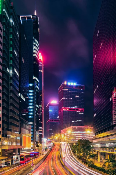 Traffico stradale a Hong Kong di notte — Foto Stock