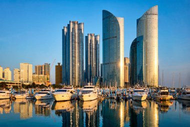 Busan marina ile Yatlar günbatımı, Güney Kore