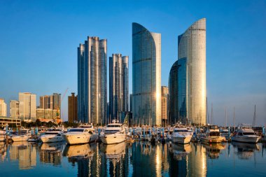Busan marina ile Yatlar günbatımı, Güney Kore