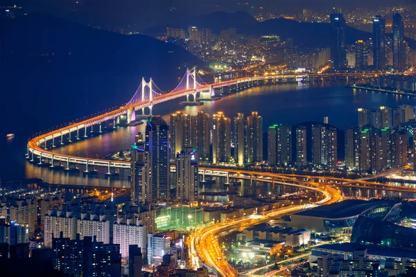 Geceleri Busan cityscape Gwangan Köprüsü — Stok fotoğraf