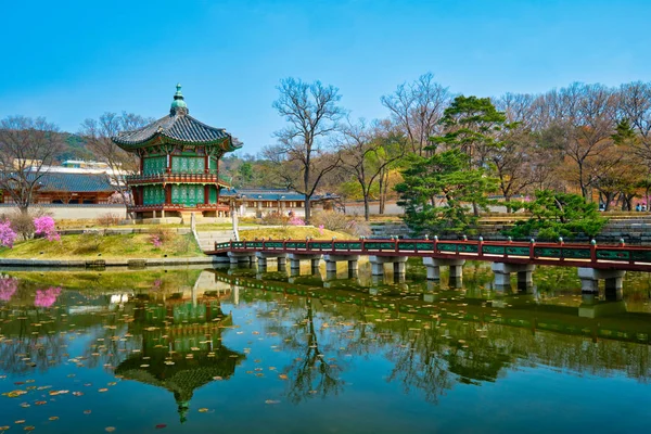 Pabellón Hyangwonjeong, Palacio Gyeongbokgung, Seúl, Corea del Sur — Foto de Stock