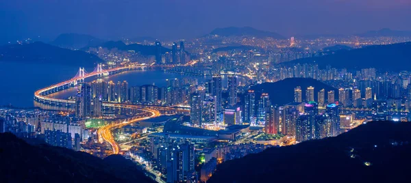 Busan Cityscape Jembatan Gwangan di malam hari — Stok Foto