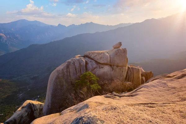 Vista Pietre Formazioni Rocciose Ulsanbawi Picco Roccioso Tramonto Parco Nazionale — Foto Stock