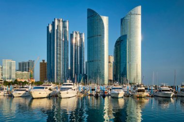 Busan marina ile Yatlar günbatımı, Güney Kore