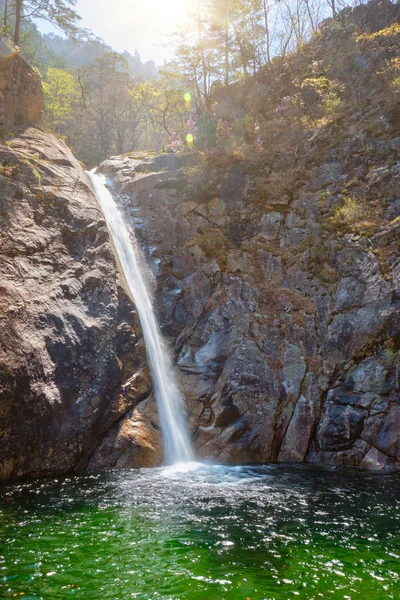 Watrefall Biryong Falls — Zdjęcie stockowe