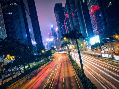 Geceleri sokak trafik Hong Kong