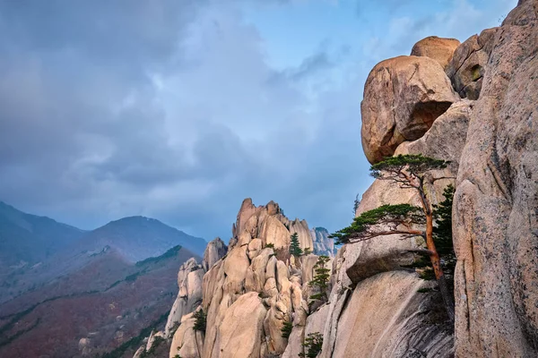 Visa från Ulsanbawi rock peak. Seoraksan National Park, Sydkorea — Stockfoto