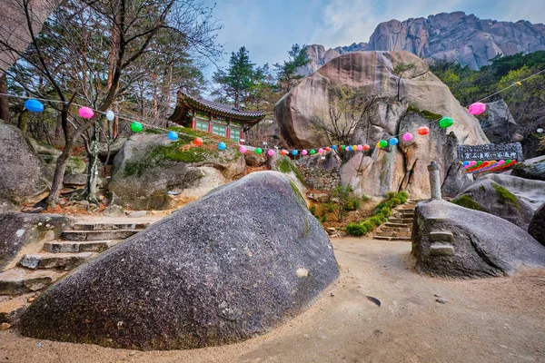 Kyejoam Seokgul poustevna svatyně v Seoroksan park, Jižní Korea — Stock fotografie