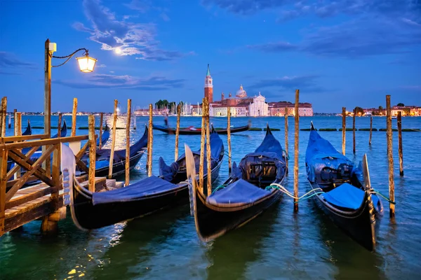 Igreja de San Giorgio Maggiore com lua cheia. Veneza, Itália — Fotografia de Stock