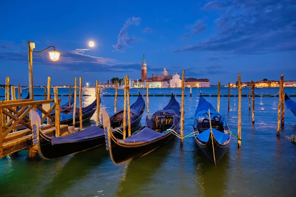 Igreja de San Giorgio Maggiore com lua cheia. Veneza, Itália — Fotografia de Stock