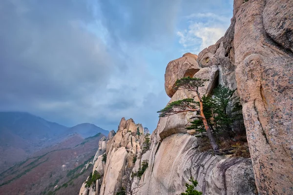 Visa från Ulsanbawi rock peak. Seoraksan National Park, Sydkorea — Stockfoto