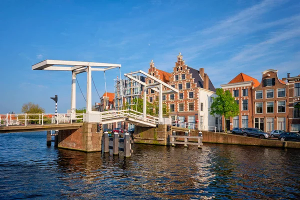 Ponte Gravestenbrug a Haarlem, Paesi Bassi — Foto Stock