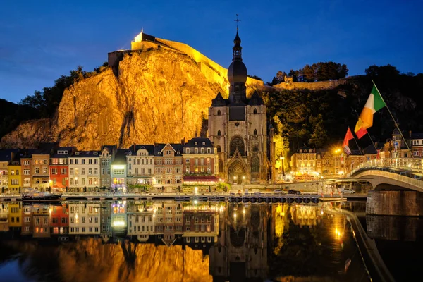 Vista noturna da cidade de Dinant, Bélgica — Fotografia de Stock