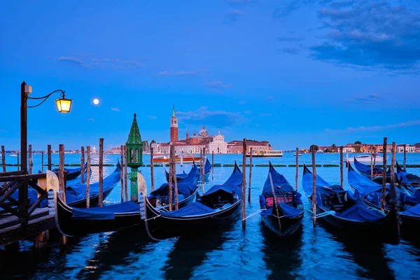 Igreja de San Giorgio Maggiore com lua cheia. Veneza, Itália — Fotografia de Stock