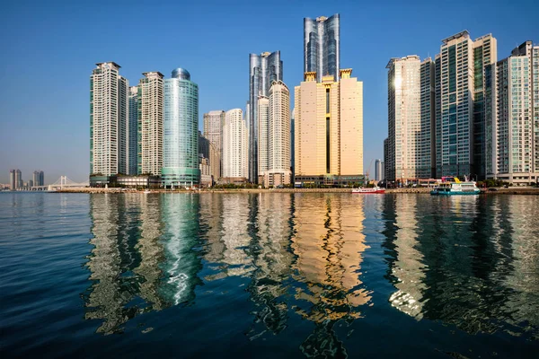 Rascacielos urbanos marinos en Busan, Corea del Sur — Foto de Stock