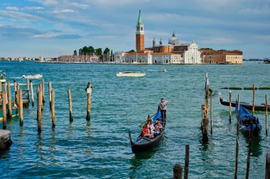 Gondol ve Saint Mark San Marco meydanıtarafından Venedik lagün
