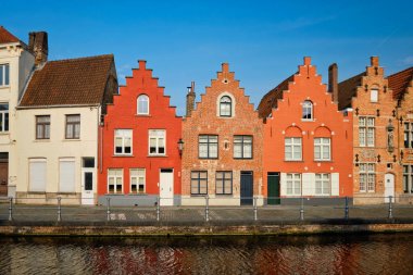 Kanal ve eski evler. Bruges Brugge, Belçika
