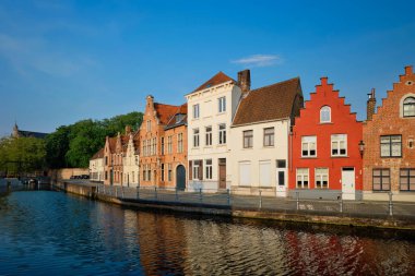 Kanal ve eski evler. Bruges Brugge, Belçika