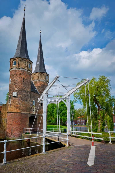 Delft 'deki oostport Doğu kapısı. Delft, Hollanda — Stok fotoğraf