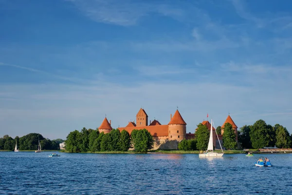 Trakai Island Castle in Lake Galve, Litouwen — Stockfoto