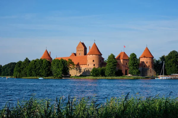 Trakai Island Castle in lake Galve, Lithuania — Stock Photo, Image