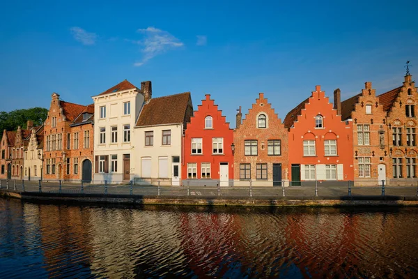 运河和老房子Bruges Brugge，比利时 — 图库照片