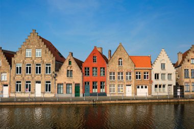Kanal ve eski evler. Bruges Brugge, Belçika
