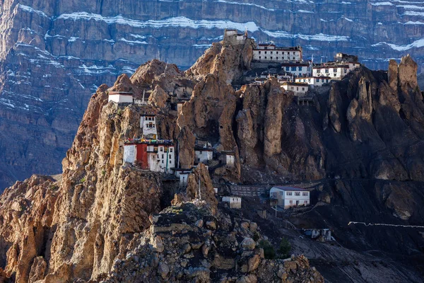 Dhankarský klášter usazený na útesu v Himalájích v Indii — Stock fotografie