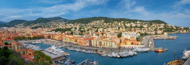 Yatlar ile Nice Eski Limanı Panoraması, Fransa