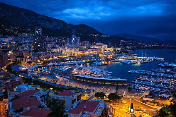 Uitzicht op Monaco in de nacht — Stockfoto