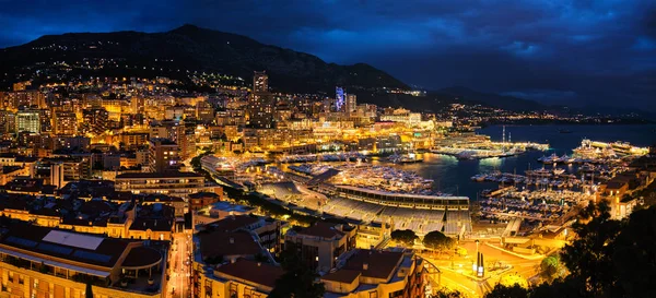 Panorama de Mônaco durante a noite — Fotografia de Stock