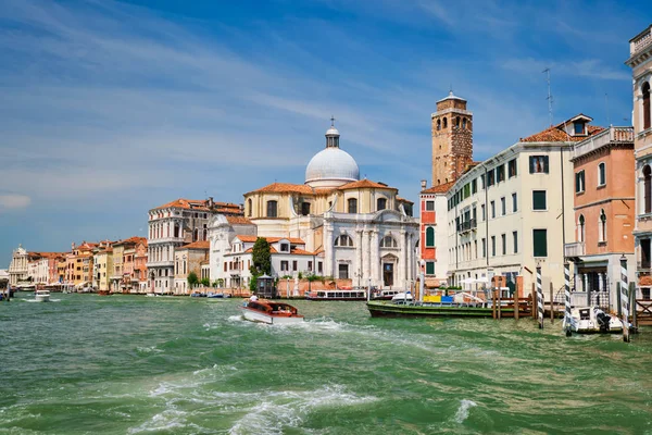 Boats and gondolas on Grand Canal in Venice, Italy — Stock Photo, Image