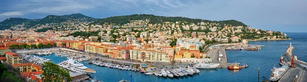 Yatlar ile Nice Eski Limanı Panoraması, Fransa — Stok fotoğraf