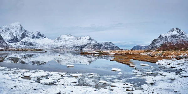 Fjord in de winter, Noorwegen — Stockfoto