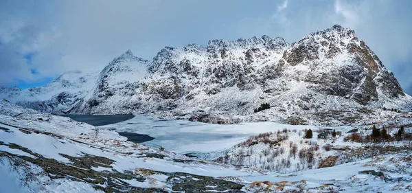 Norweski fiord zimą w Norwegii — Zdjęcie stockowe