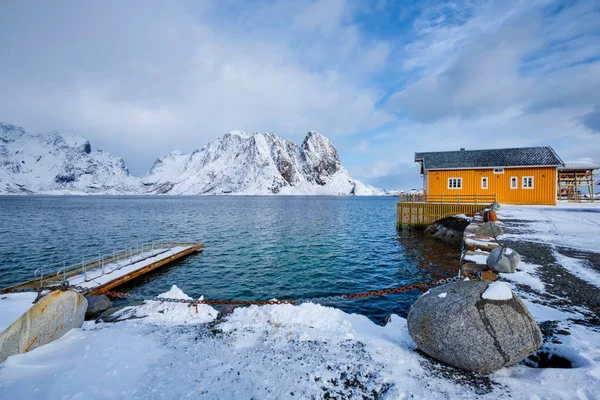 Sakrisoy vila piscatória nas ilhas Lofoten, Noruega — Fotografia de Stock