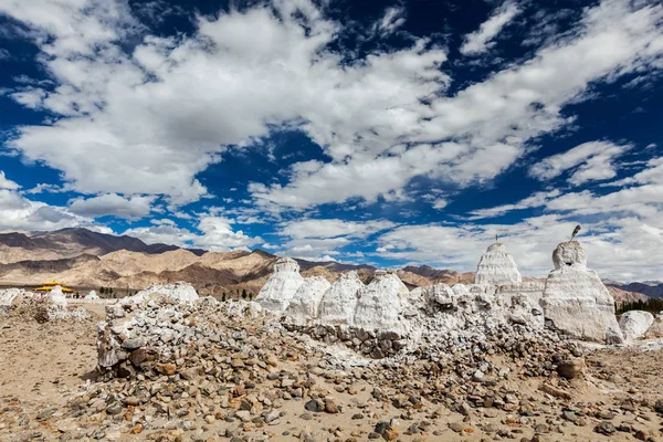 Buddhist chortens, Ladakh — Stock Photo, Image