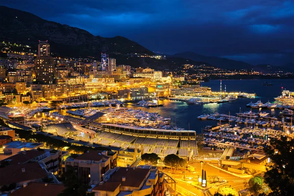 Uitzicht op Monaco in de nacht — Stockfoto