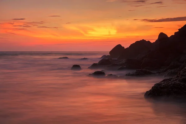 Захід сонця на пляжі напрямку Varkala, Керала, Індія — стокове фото