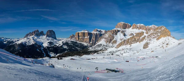 Lyžařské středisko v Dolomitech, Itálie — Stock fotografie