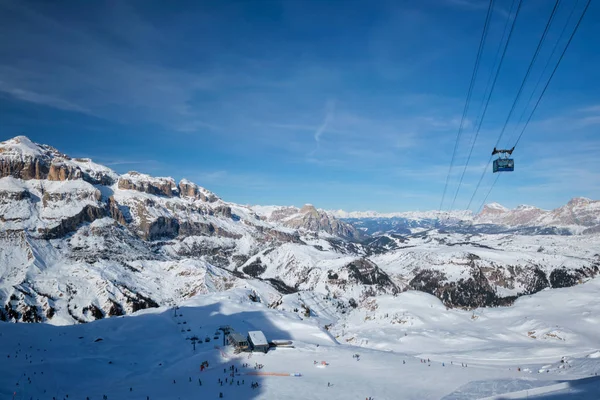 Lyžařské středisko v Dolomitech, Itálie — Stock fotografie