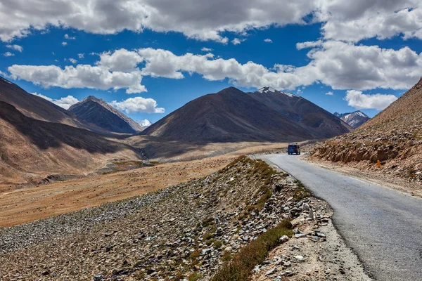 Väg i Himalaya — Stockfoto