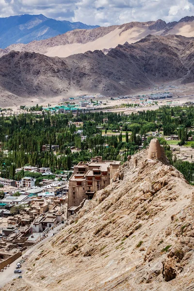 Leh kasabasının yukarıdan görünüşü — Stok fotoğraf