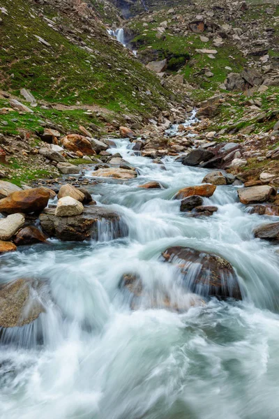 Waterfall in Himalayas — Stock Photo, Image