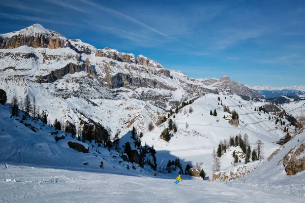 Lyžařské středisko v Dolomitech, Itálie — Stock fotografie