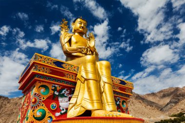 Buda Maitreya heykel Ladakh, Hindistan