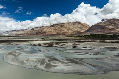 Himalayalar 'daki Nubra Vadisi manzarası